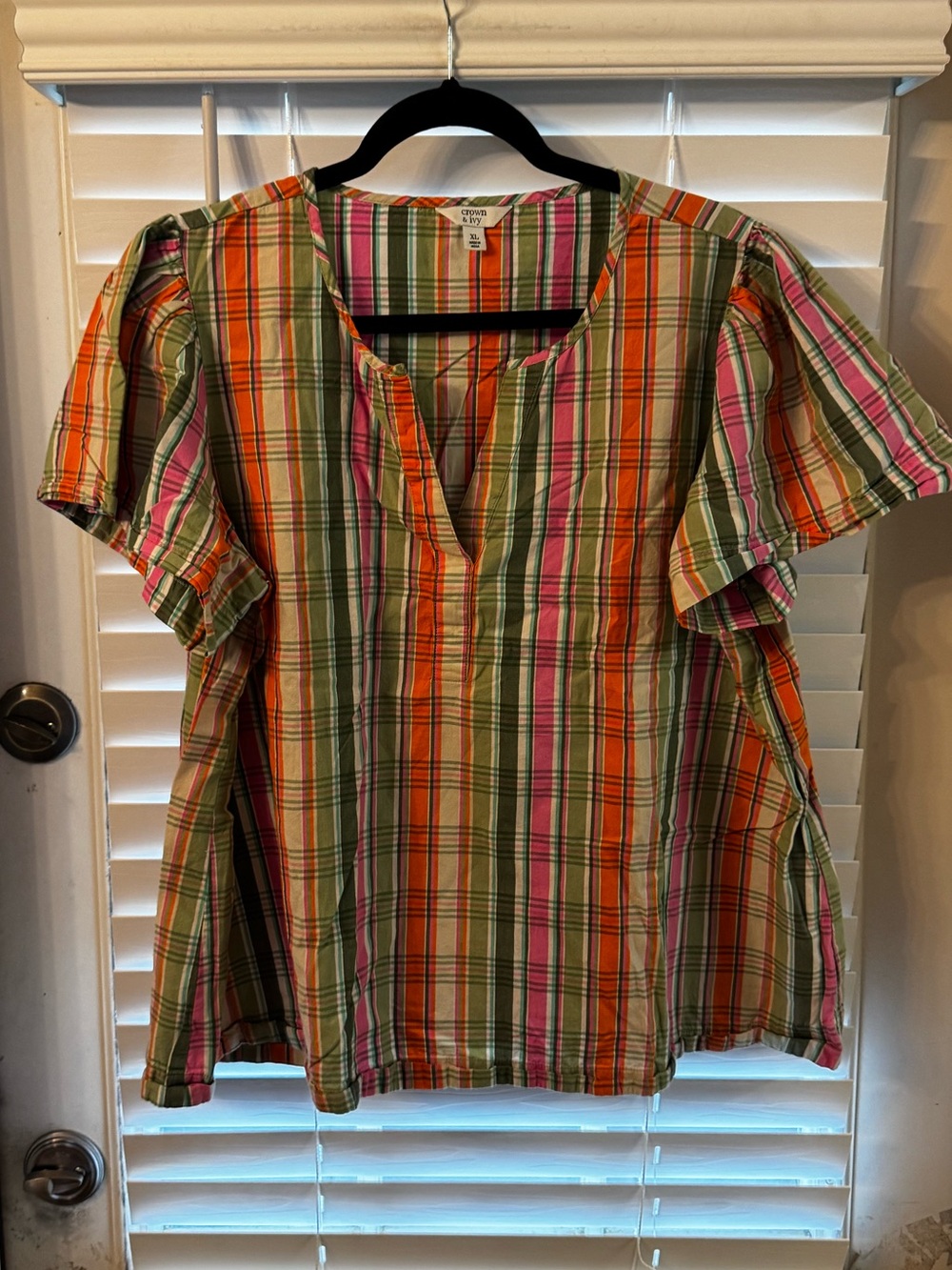 crown & ivy Plaid Split-Neck Flutter Sleeve Top in Green, Pink & Orange